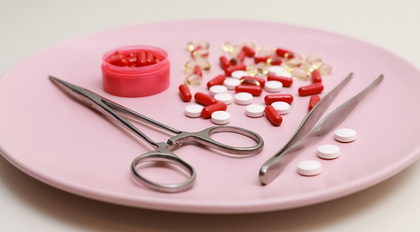 Piller og saks p� tallerken